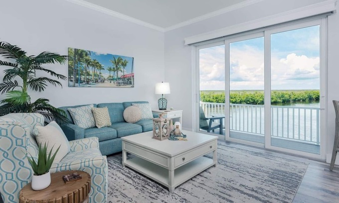 Pelican Apartment | Manatee Suite 2/Funky Fish House at Cape Harbour