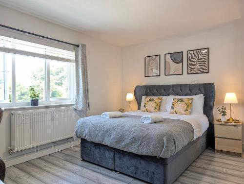 Trafford House | Manchester Double Room Near Parks Free Parking