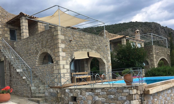 Lefktron House | Manivilla with pool by the sea