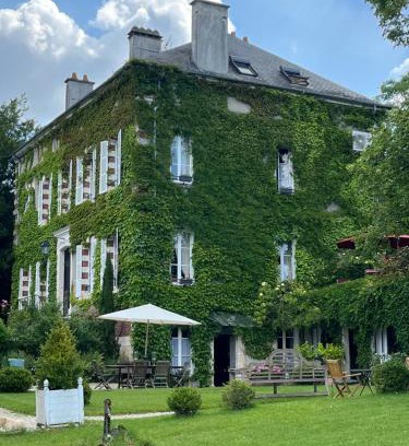 Taingy House | Manoir de La Croix Saint Louis "Luxury Guest House"