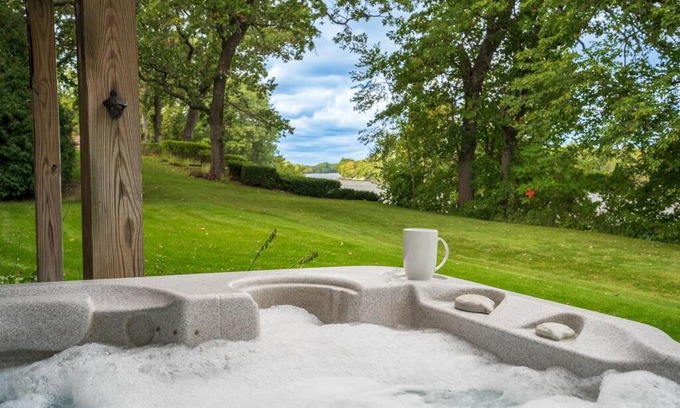 Champlin House | Manor on the River/Hot Tub/Pontoon/Jet Ski