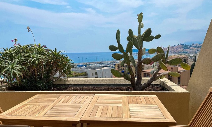 Menton Apartment | Mansfield vue Carte Postale Terrasse Piscine 2