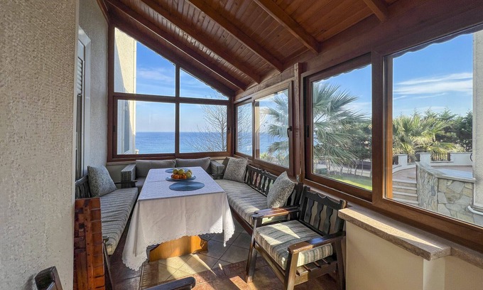 Sahilkoy House | Mansion by the Black Sea in Sahilköy