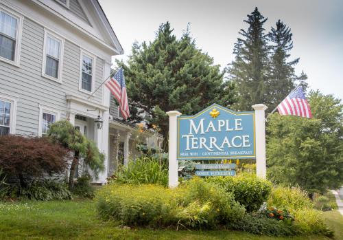 Williamstown Hotel | Maple Terrace Motel