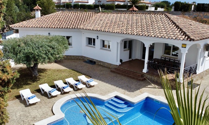 Miami Platja Villa | MARA villa con piscina privada jardín