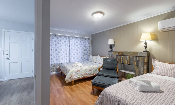 Redwood City House | @ Marbella Lane - 5BR House | DTWN RWC | Parking