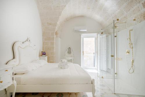 Centro Storico Apartment | Marchesa - 2 Bedrooms, Terrace & Bath Tub in Center