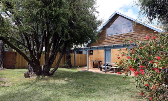 Prevelly House | Margaret River Seascape 1 100mts to beach near wineries cafes galleries &trails