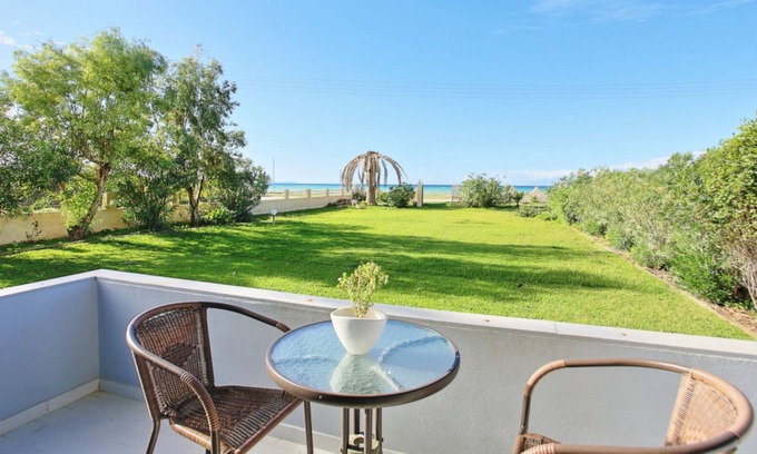 Almiros Beach Apartment | Maria Beach Studio: Beachfront studio with lovely garden and amazing sea views