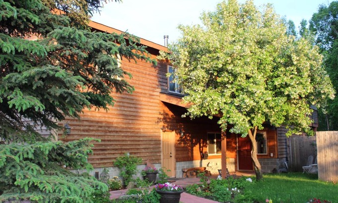 Campbell Park Bed & Breakfast | Maria's Creekside B&B