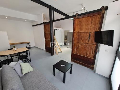 Sant Antoni Apartment | Marie Curie