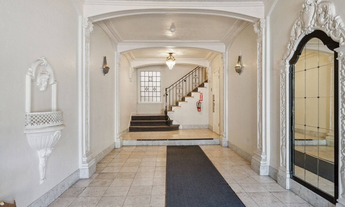 Marina District Apartment | Marina 1 BR w/Office by Anyplace - 11615