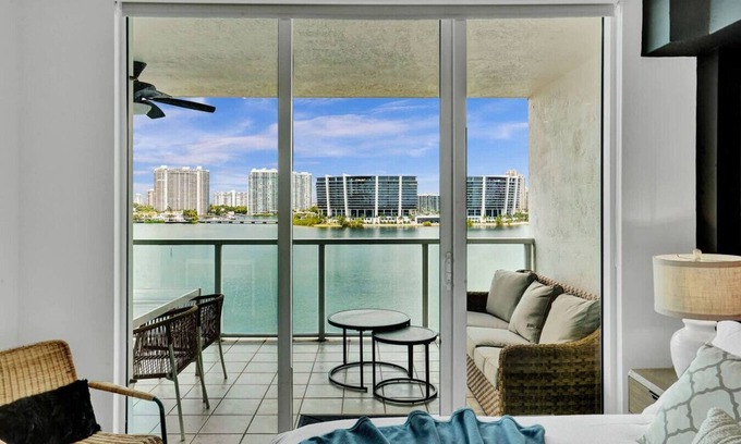 Sunny Isles Beach Apartment | marina bay sunny isles 1005 Water view
