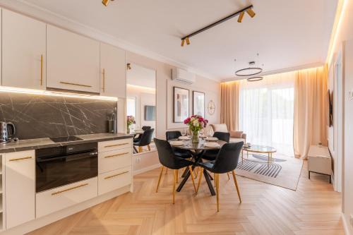 Dzielnica Uzdrowiskowa Apartment | Marina Elegance Kołłątaja 7A- by Perłowa Przystań Rent