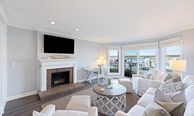Bohicket Marina Village Condo | MARINA VIEWS- Amazing 1 bd retreat at Bohicket, Seabrook Luxury Getaway!
