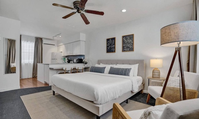 Hollywood South Central Beach Cabin | marine villas studio unit 2