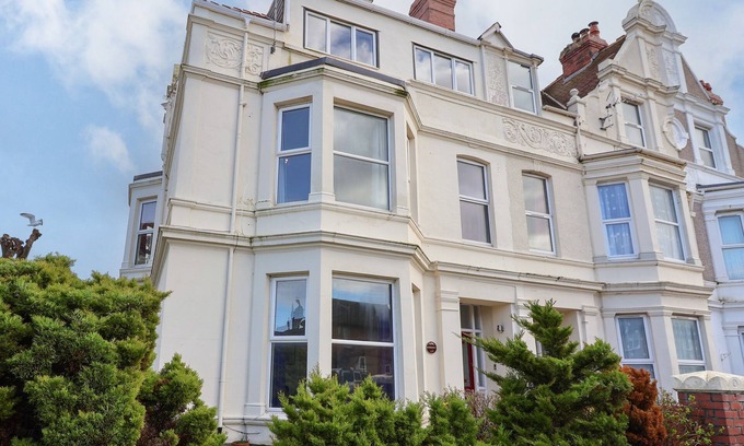 Llandudno Cottage | MARINERS LEE, pet friendly, country holiday cottage in Llandudno