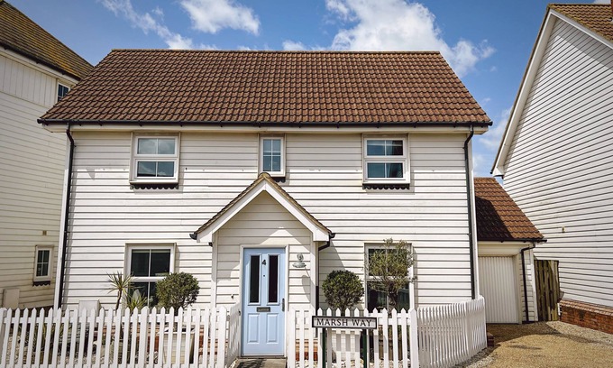 Camber Cottage | Mariners Moon - a cottage that sleeps 8 guests in 4 bedrooms