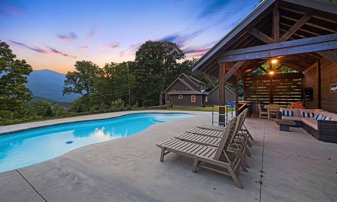 Black Mountain House | Mariposa Ridge | Pool, Views & Game Room + Biltmore Pass by Black Mountain