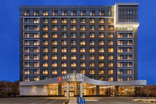 Queens Hotel | Marriott New York JFK Airport