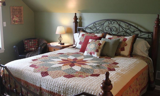 Witmer Apartment | Martha's Guest Suite: Less than 3 miles from Sight and Sound Theater.