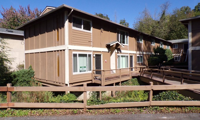 Hayhurst Apartment | Marvelous 2-bedroom Cedarbrook apartment Near Hillsdale & Multnomah Village