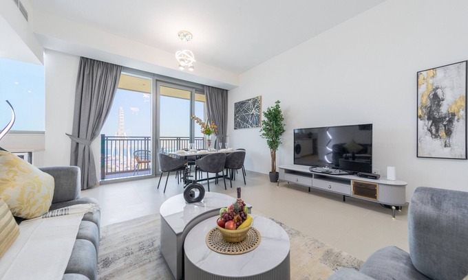 Dubai Marina Apartment | Marvelous 2BR Apt W/Marina View