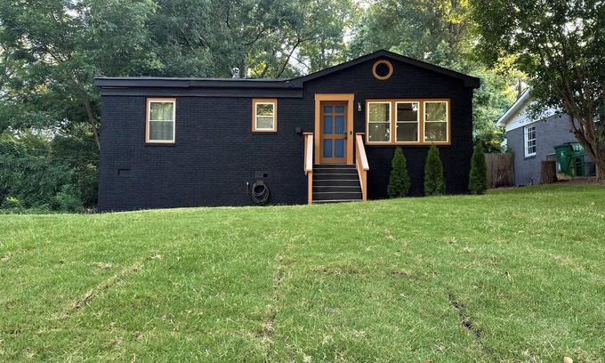 Paw Creek House | Marvelous 3-bedroom house with AC in Charlotte
