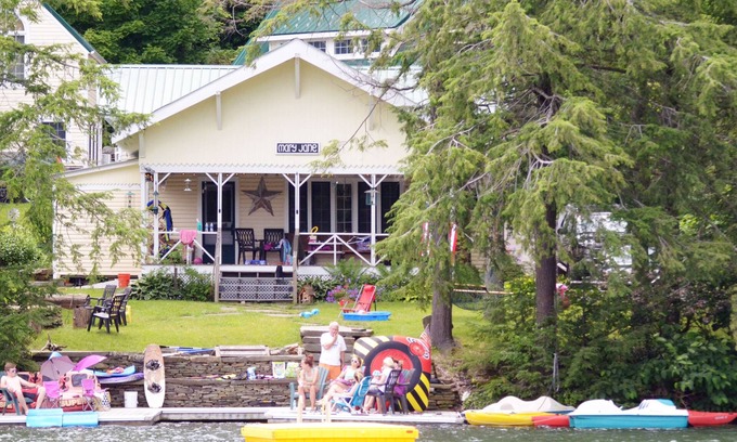 Brackney Cottage | Mary Jane Cottage at Laurel Lake