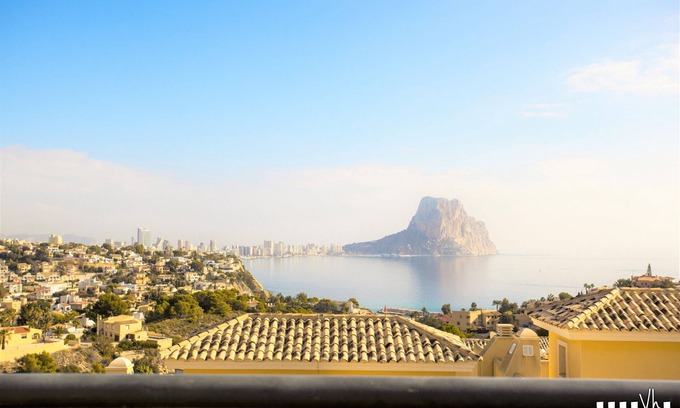 Calpe Ski Chalet | MARYVILLA townhouse in Calpe – 3 bedrooms, sea views, 2 terraces, barbecue, air conditioning and Wi-Fi