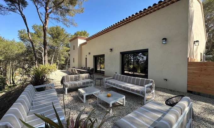 Ventabren House | Mas de l'Esquirou in the heart of Provence, just outside Aix-en-Provence