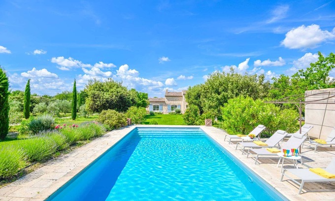 Eygalieres House | Mas des Chênes Verts – 5 ch avec piscine et clim