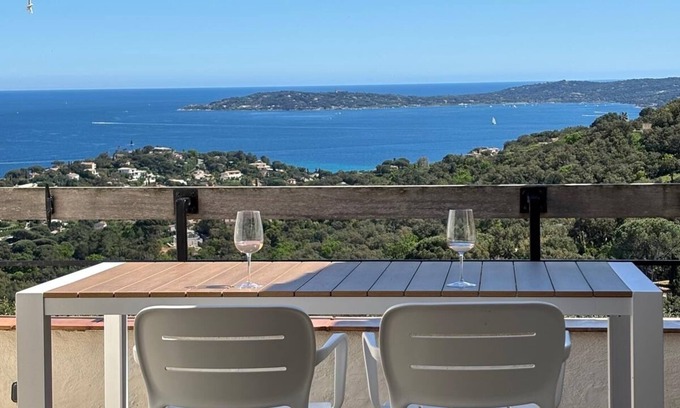 Sainte-Maxime House | Mas in Guerrevieille with sea view and swimming pool