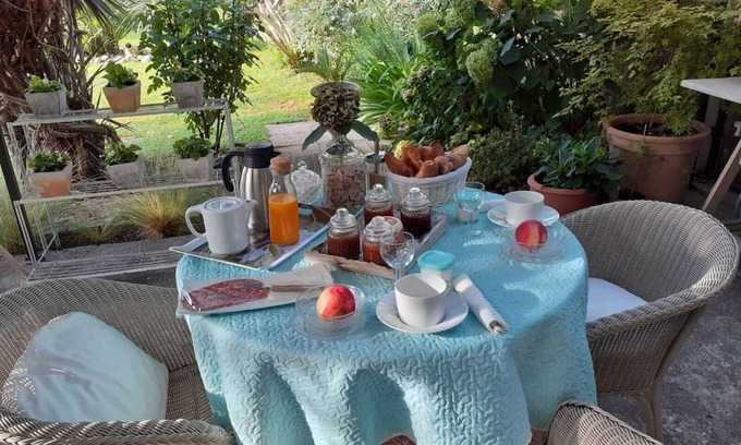 Caumont-sur-Durance Bed & Breakfast | Mas le Pré du May