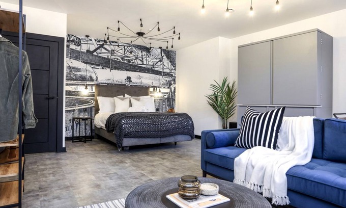 Old Town Apartment | Mash Tanks: Deluxe Studio w/City Views