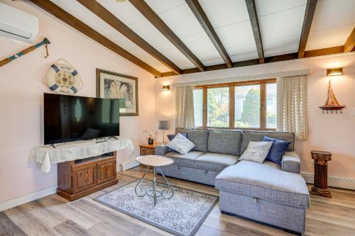 Gloucester House | Massachusetts Abode with Deck and Grill Near Beaches!