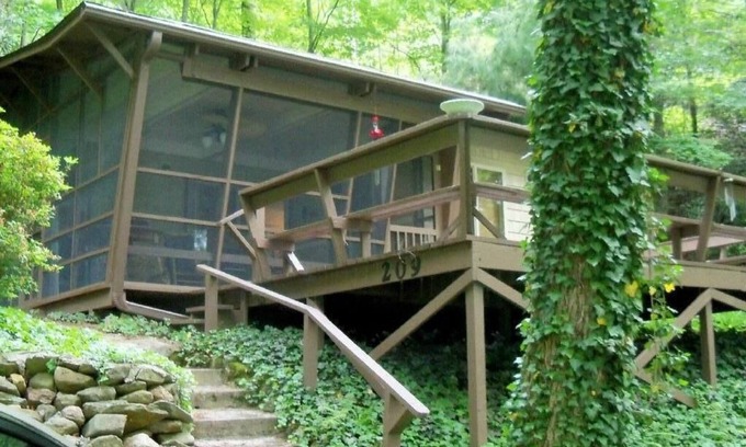 Santeetlah Cabin | Mathews' Mansion, a cabin by a mountain lake