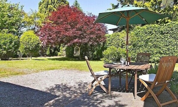 Two Mile Bay Cottage | Matuku Hideaway - Taupo Holiday Home