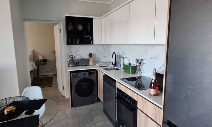 Greater Johannesburg Metropolitan Area Apartment | Mawuya Tigashire #89 Executive Apartments @Munyak