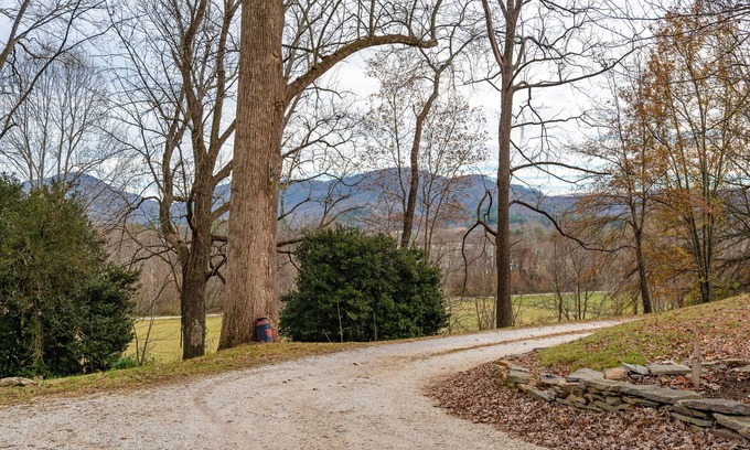 Fletcher House | May Acres Cottage -South Asheville amidst 15 acres with sunrise & mountain views