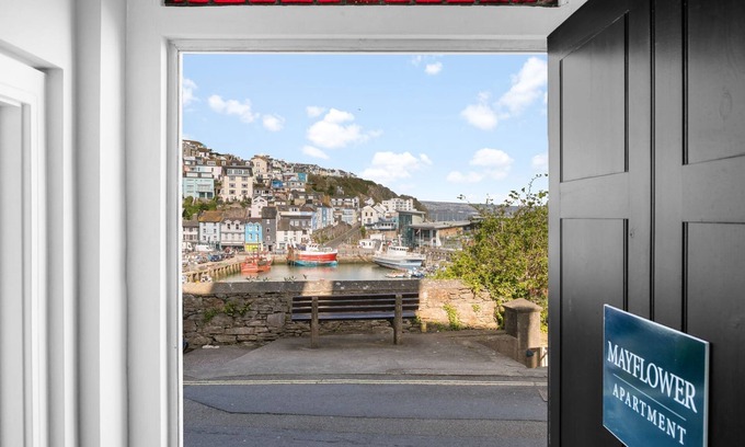 Brixham Apartment | Mayflower, Maritime Suites - Free Wi-Fi - Harbour View