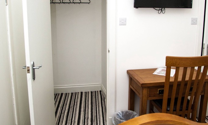Ayr Apartment | Maze Serviced Apartment is located in Ayr. Hosting a bar and snack bar