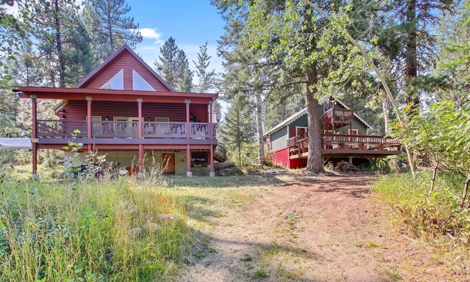 McCall Cabin | Mccall's Multiple Cabin Retreat for Larger Groups walk to Lake