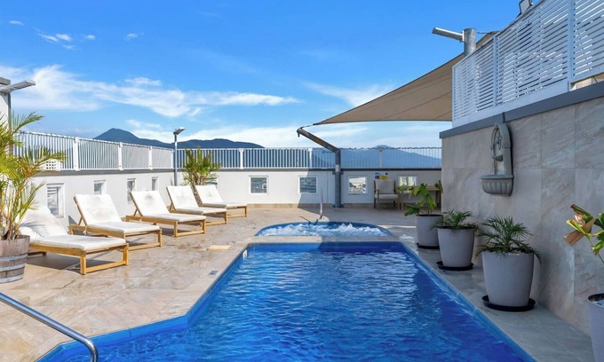 Cairns Central Business District Apartment | McLeod Escape Central Base by Markets and Waterfront