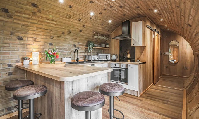 Radstock Cottage | Meadow and Nest Burrow