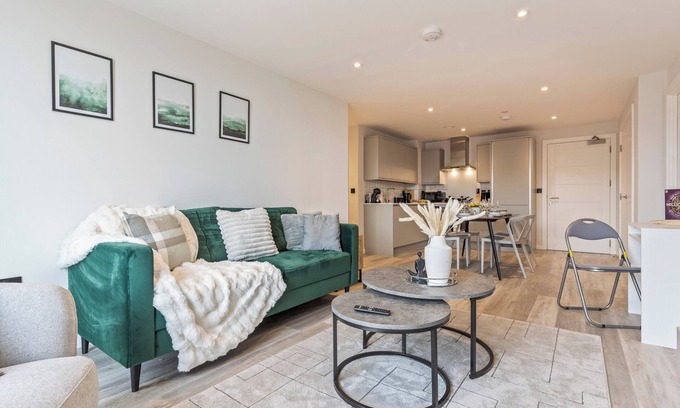 Bordesley Apartment | Meadow Haven 2 Bed 2 Bath, On-Street Park, Netflix