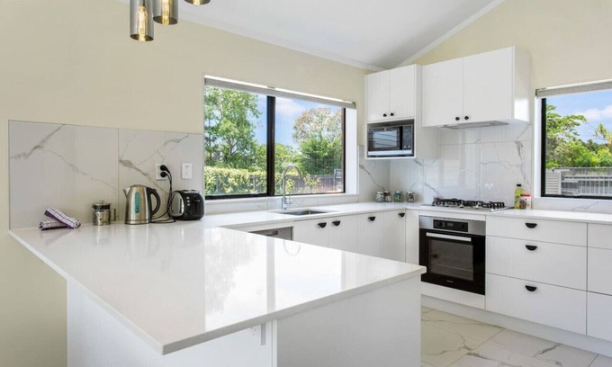 Waiau Pa House | Meadowview Retreat is only 5 mins to beach