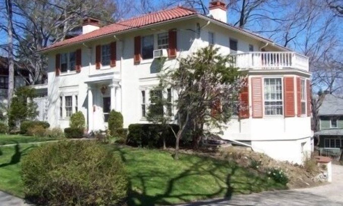 Ludlow House | Mediterranean Style in Quiet Neighborhood