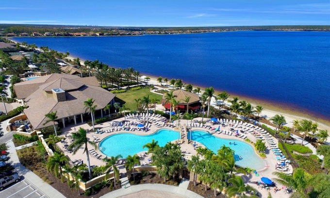 Naples House | MEGA-Luxury Waterfront House 4 bed/4 bath w/Private Pool in 5☆ Resort Community