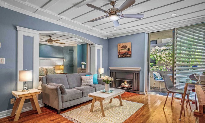 West Hollywood Condo | Melrose Newly Renovated 1Bedroom-360 Rooftop Views, Best location, Gym & Parking